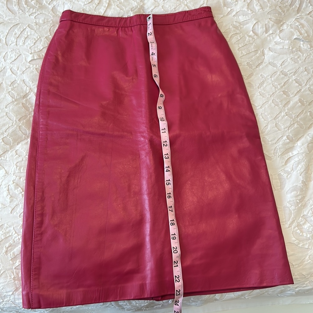 Beautiful vintage, real leather, hot pink skirt - Picture 4 of 5